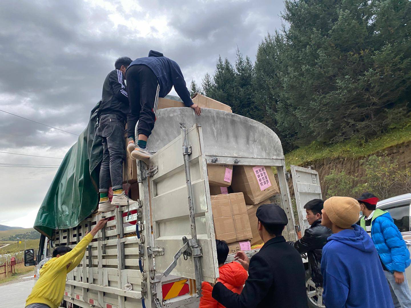 开云手机站登录入口-开云(中国)公益回顾丨家国同欢月同圆 温暖满载甘孜州(图5)