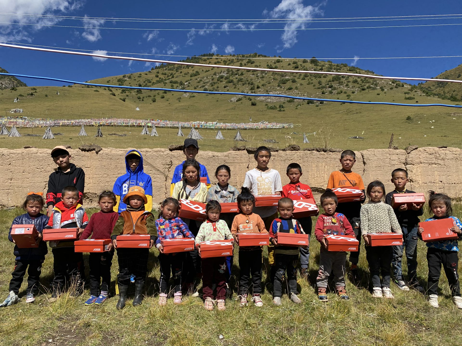 开云手机站登录入口-开云(中国)公益回顾丨家国同欢月同圆 温暖满载甘孜州(图13)